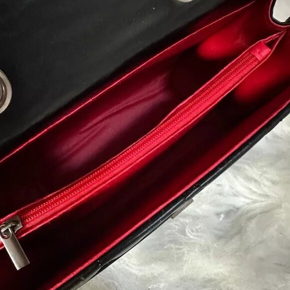 Black Quilted Chain Shoulder Bag with Red Interior – Elegant Crossbody Purse - Picture 3 of 7